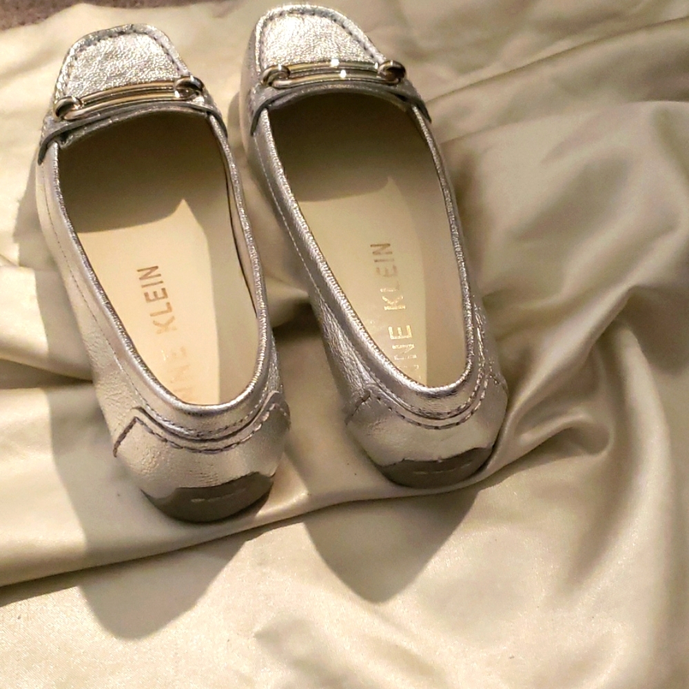 Anne Klein Akmoris Silver Leaf Loafers